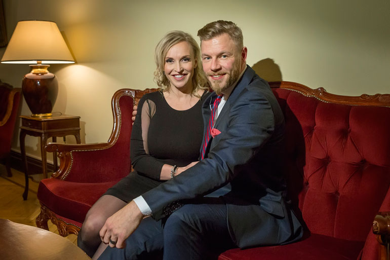 Jutta Gustafsberg ja Juha Rouvinen ostivat asunnon. Jutta Gustafsberg ja Juha Rouvinen ostivat asunnon.