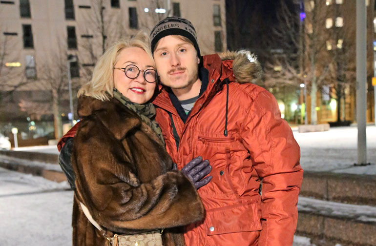 Stalkkeri yrittää tuhota Susanna Indrenin ja Samuli Salmisen suhteen. Stalkkeri yrittää tuhota Susanna Indrenin ja Samuli Salmisen suhteen.