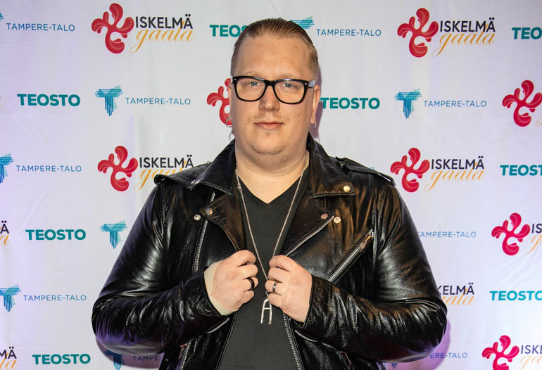 Arttu Wiskari avautuu levypomon epäasiallisesta käytöksestä. Arttu Wiskari avautuu levypomon epäasiallisesta käytöksestä.