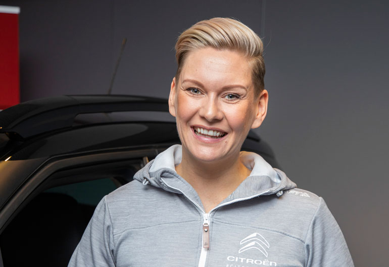 Heidi Sohlberg vietti iltaa miesseurassa. Heidi Sohlberg vietti iltaa miesseurassa.
