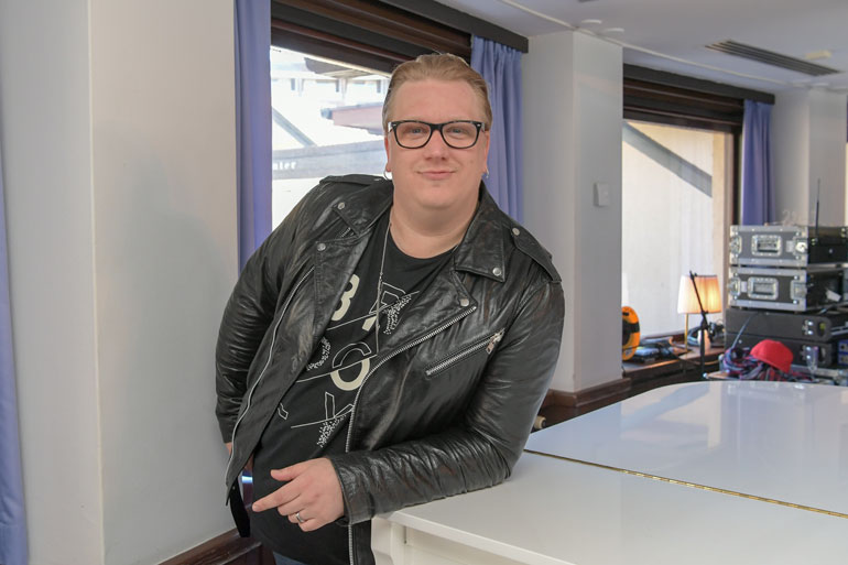 Arttu Wiskari ei ole seksiobjekti. Arttu Wiskari ei ole seksiobjekti.