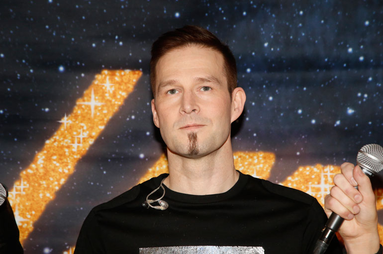 Darude nautiskeli parturissa. Darude nautiskeli parturissa.