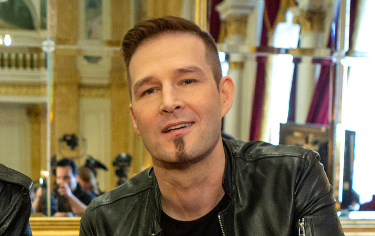 Darude asettui perheineen Saloon. Darude asettui perheineen Saloon.