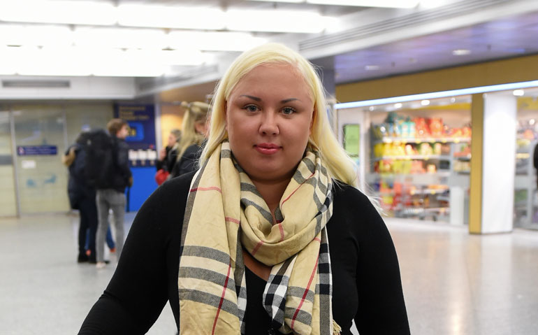 Henna Kalinainen sai porttikiellon. Henna Kalinainen sai porttikiellon.