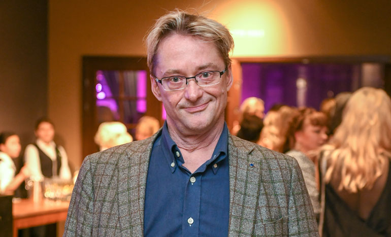 Mikael Jungner nähtiin yökerhossa. Mikael Jungner nähtiin yökerhossa.
