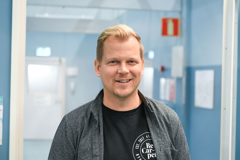 Antti Luusuaniemi asuu ökyasunnossa. Antti Luusuaniemi asuu ökyasunnossa.