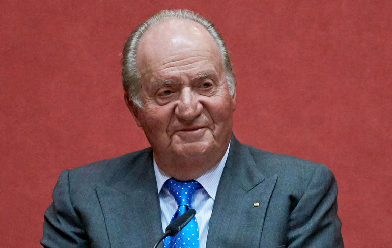 Juan Carlos näyttäytyi silmä mustana. Juan Carlos näyttäytyi silmä mustana.
