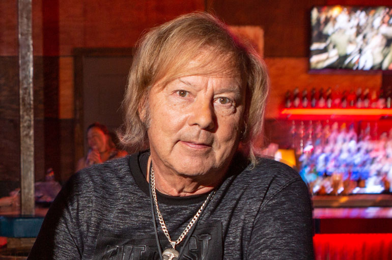Danny tulkitsi Elvistä Las Vegasissa. Danny tulkitsi Elvistä Las Vegasissa.
