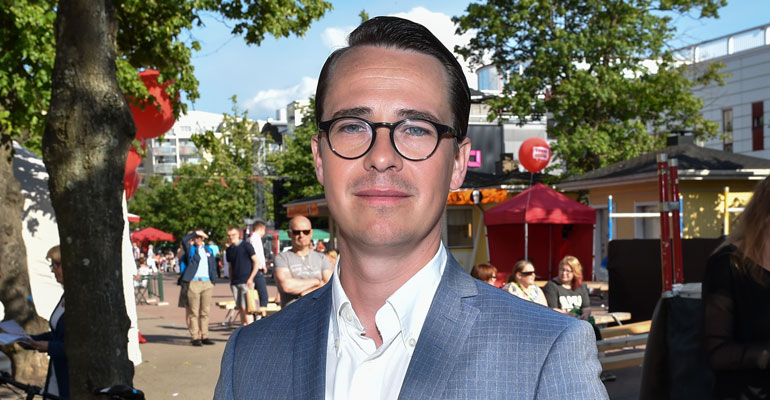 Carl Haglund matkusti raitiovaunussa. Carl Haglund matkusti raitiovaunussa.