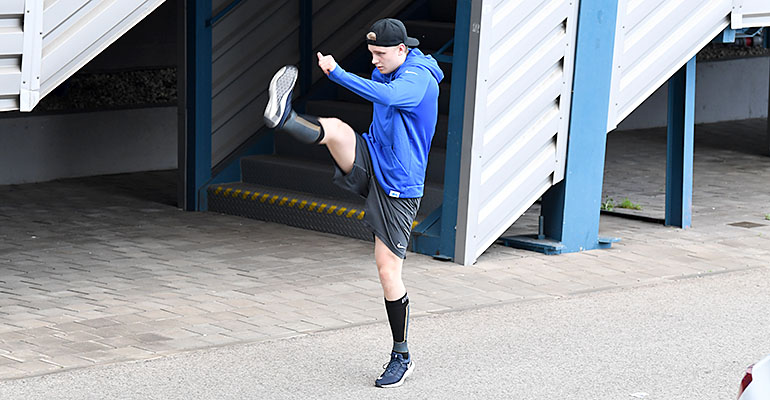 Kaapo Kakko lämmittelemässä Ruotsi-puolivälierään 23.5.2019. Kaapo Kakko lämmittelemässä Ruotsi-puolivälierään 23.5.2019.