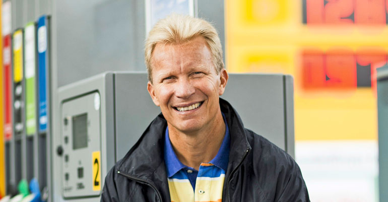 Mika Anttonen rahoittaa urheilua. Mika Anttonen rahoittaa urheilua.