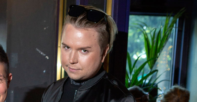 Sohvaperunoiden Jarno avioitui salaa. Sohvaperunoiden Jarno avioitui salaa.