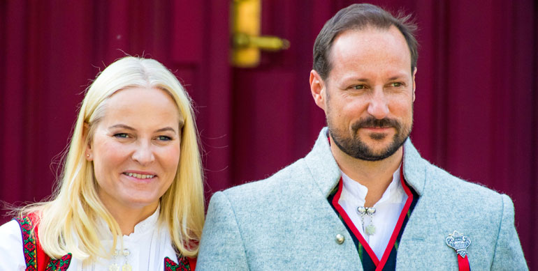 Mette-Marit palasi töihin. Mette-Marit palasi töihin.