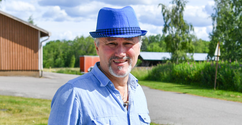 Asko Nummela joutui ufojen kaappaamaksi. Asko Nummela joutui ufojen kaappaamaksi.