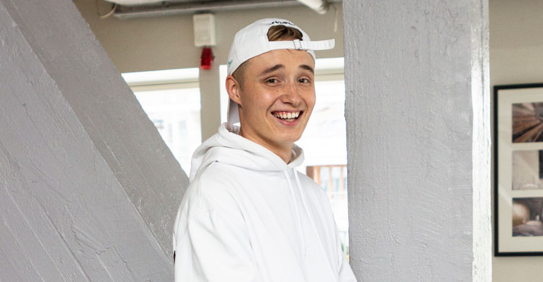 Isac Elliot viihtyi konsertissa blondin kanssa. Isac Elliot viihtyi konsertissa blondin kanssa.