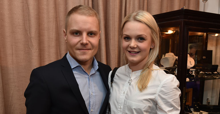 Valtteri ja Emilia Bottas sähköpotkulautailivat. Valtteri ja Emilia Bottas sähköpotkulautailivat.