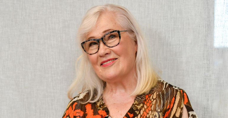 Maija-Liisa Peuhu käsikirjoitti tv-sarjan. Maija-Liisa Peuhu käsikirjoitti tv-sarjan.
