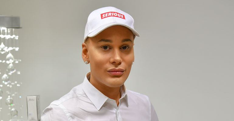 Joni Virtasta piiskattiin erotiikkabaarissa. Joni Virtasta piiskattiin erotiikkabaarissa.