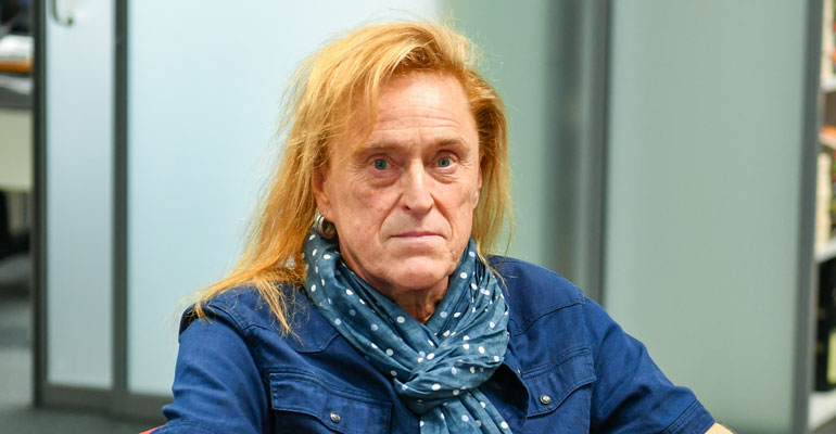 Tommi Läntinen on tehnyt pitkän uran. Tommi Läntinen on tehnyt pitkän uran.