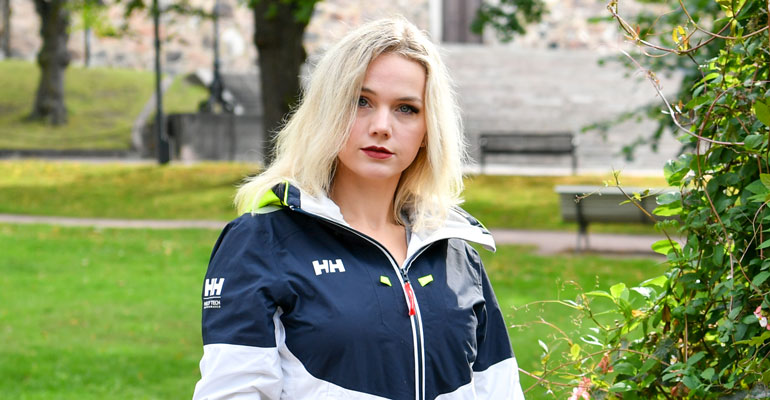 Jenna Lehtimäki ei ole tavannut kiusaajiaan koulun jälkeen. Jenna Lehtimäki ei ole tavannut kiusaajiaan koulun jälkeen.