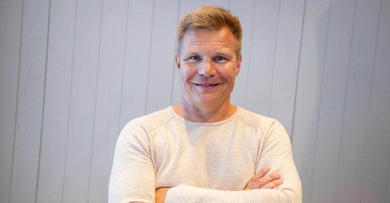 Mika Salo toi Henna-rakkaansa parrasvaloihin. Mika Salo toi Henna-rakkaansa parrasvaloihin.