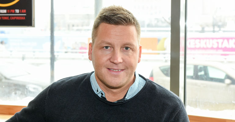 Jani Sievinen joutuu leikkaukseen. Jani Sievinen joutuu leikkaukseen.