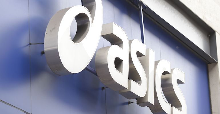Asics näytti pornoa. Asics näytti pornoa.