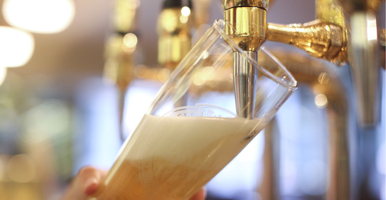 Baari ei veloita drinkeistä. Baari ei veloita drinkeistä.