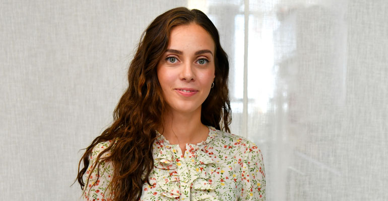 Celin El Azizi on uusi Salkkarit-kaunotar. Celin El Azizi on uusi Salkkarit-kaunotar.