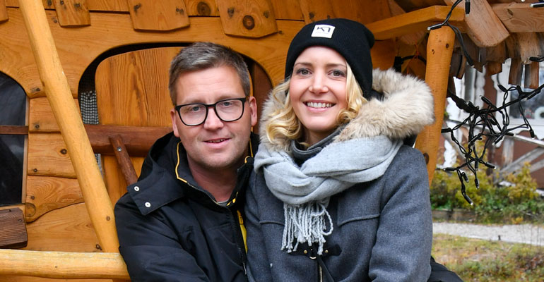 Jani Sievinen vie Maria-rakkaansa vihille. Jani Sievinen vie Maria-rakkaansa vihille.