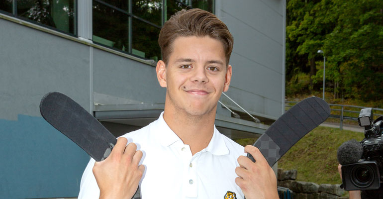 Jesperi Kotkaniemi elää NHL-unelmaa. Jesperi Kotkaniemi elää NHL-unelmaa.