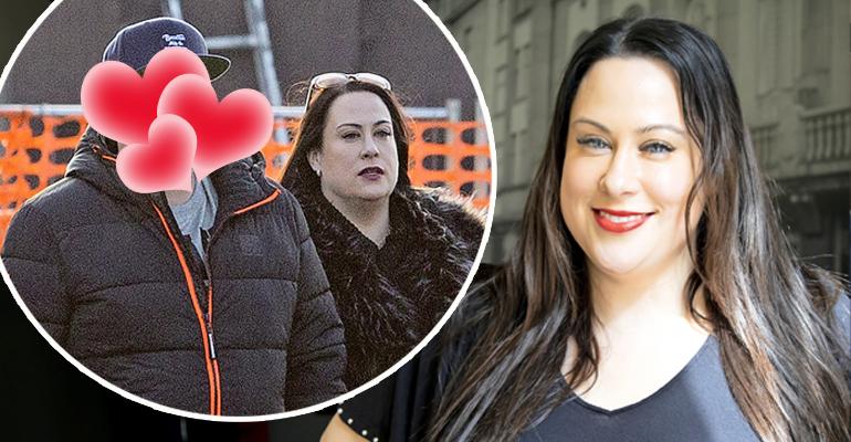 Niina Kuhdalla on uusi rakas. Niina Kuhdalla on uusi rakas.