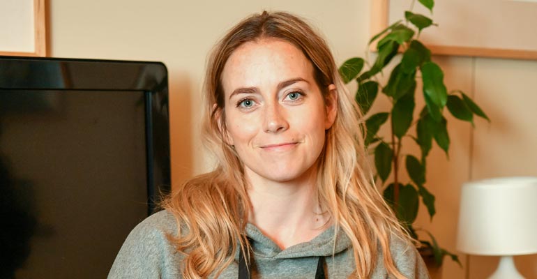 Iina Kuustonen rauhoitti työtahtiaan. Iina Kuustonen rauhoitti työtahtiaan.