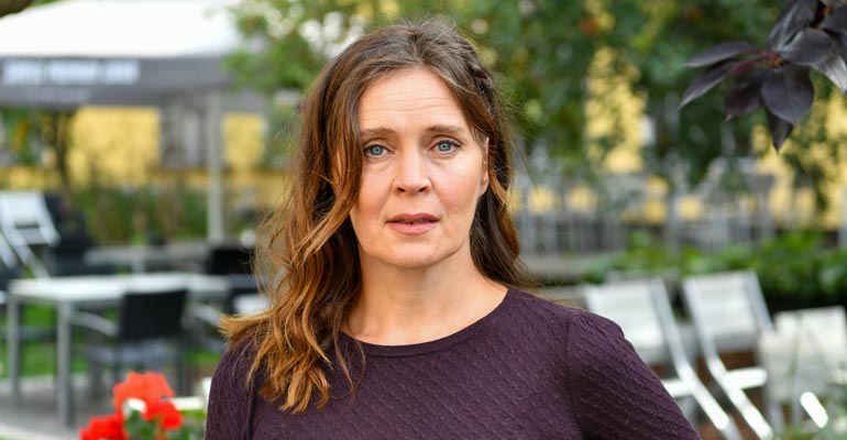 Tiina Lymin parisuhteet eivät kestä. Tiina Lymin parisuhteet eivät kestä.