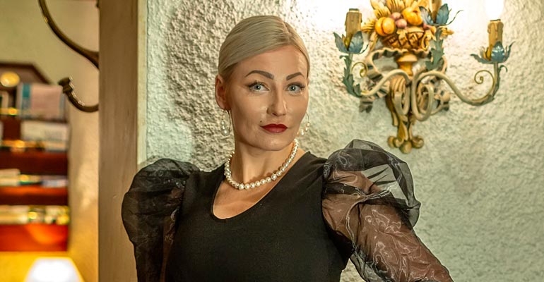 Marika Fingerroosin vainoaja paljastui naiseksi. Marika Fingerroosin vainoaja paljastui naiseksi.