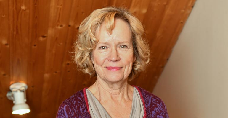 Kaija Pakarinen näyttelee edelleen. Kaija Pakarinen näyttelee edelleen.