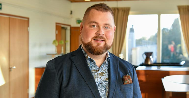 Akseli Herlevi löi vetoa painostaan. Akseli Herlevi löi vetoa painostaan.