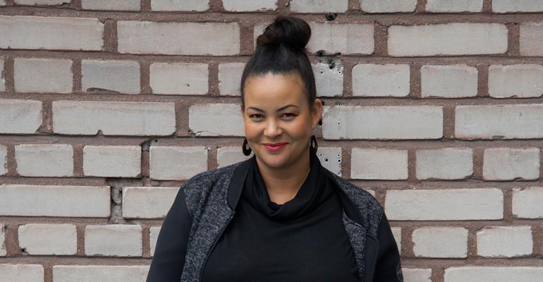Lola Odusoga jyrähtää. Lola Odusoga jyrähtää.
