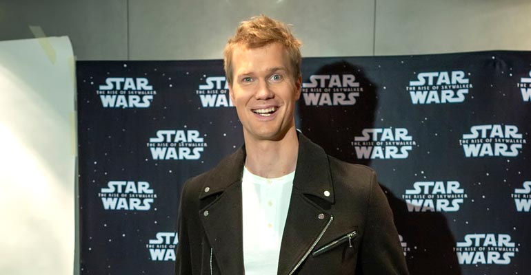 Joonas Suotamo nähdään Chewbaccan roolissa Star Wars: The Rise of Skywalker -elokuvassa. Joonas Suotamo nähdään Chewbaccan roolissa Star Wars: The Rise of Skywalker -elokuvassa.