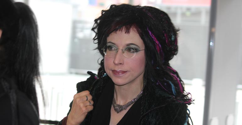 Sofi Oksasen pitsaa päätyi liikaa sipulia. Sofi Oksasen pitsaa päätyi liikaa sipulia.