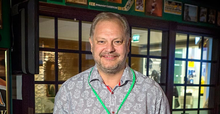 Esa Tikkanen muistelee. Esa Tikkanen muistelee.