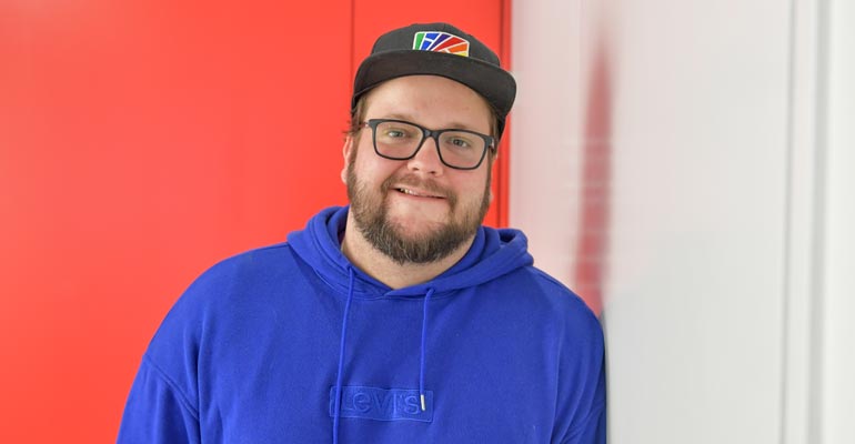 Näyttelijä Kalle Lamberg kertoo kihlattunsa olevan välillä huolissaan Possen hurjista tempuista. Näyttelijä Kalle Lamberg kertoo kihlattunsa olevan välillä huolissaan Possen hurjista tempuista.
