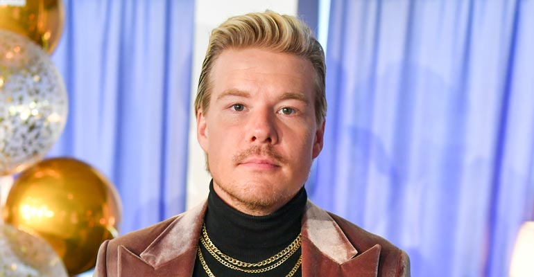 VilleGalle asuu nyt isossa luksusasunnossaan yksin. VilleGalle asuu nyt isossa luksusasunnossaan yksin.