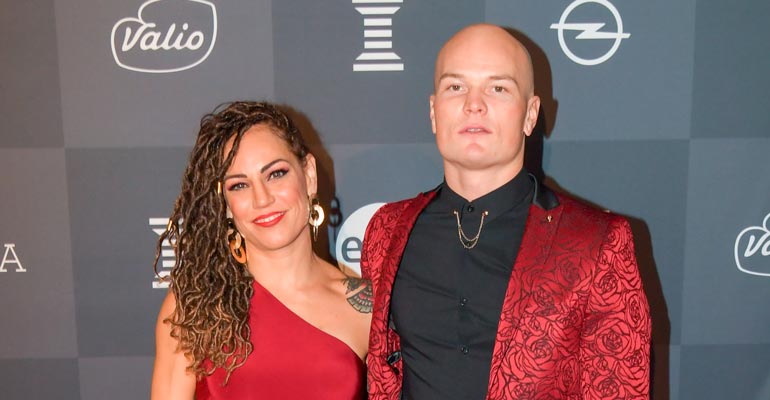 Eva Wahlström ja Niklas Räsänen muodostavat uusioperheen. Eva Wahlström ja Niklas Räsänen muodostavat uusioperheen.
