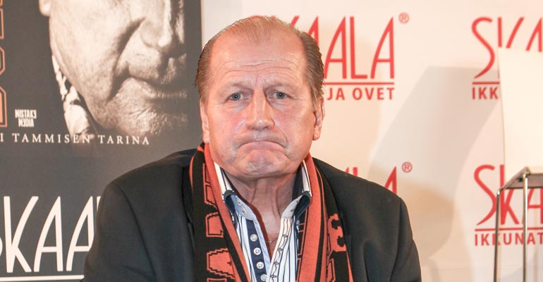 Juhani Tamminen kadotti pikkutakkinsa. Juhani Tamminen kadotti pikkutakkinsa.