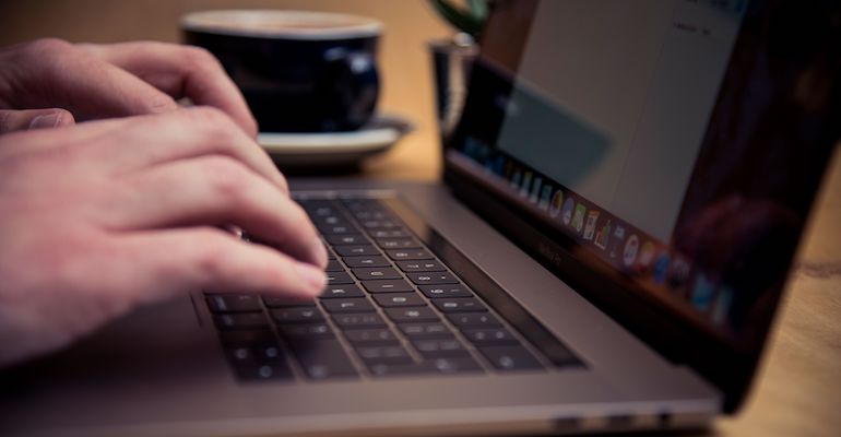 Virustorjuntaohjelmaa syytetään tietojen luovuttamisesta. Virustorjuntaohjelmaa syytetään tietojen luovuttamisesta.