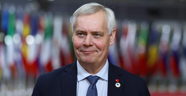 Antti Rinne matkusti Afrikkaan. Antti Rinne matkusti Afrikkaan.