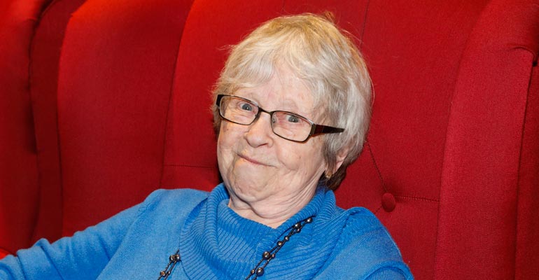 Saara Pakkasvirta palasi kameran eteen Teräsleidit-elokuvassa. Saara Pakkasvirta palasi kameran eteen Teräsleidit-elokuvassa.