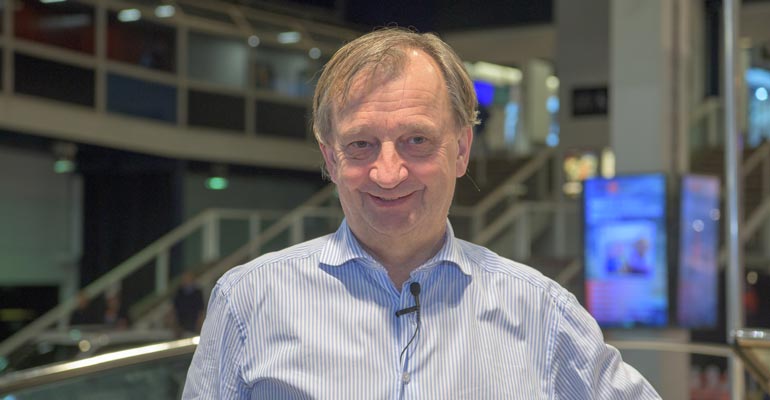 Hjallis Harkimo oli ostoksilla nuoren kaunottaren kanssa. Hjallis Harkimo oli ostoksilla nuoren kaunottaren kanssa.