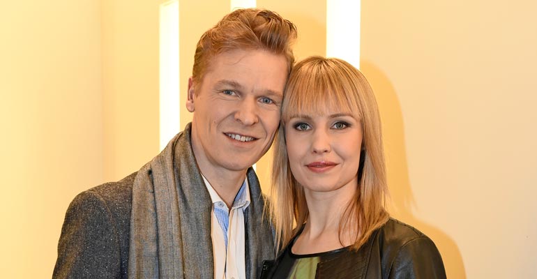 Toni ja Heidi Niemisen avioliiton huhutaan jälleen rakoilevan. Toni ja Heidi Niemisen avioliiton huhutaan jälleen rakoilevan.